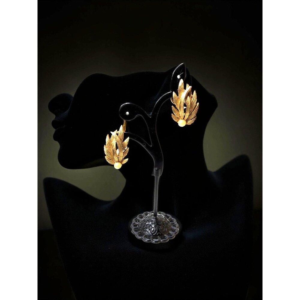 Vintage 1940s-50s BSK Gold Tone Pearl Feather Design Clip on Earrings